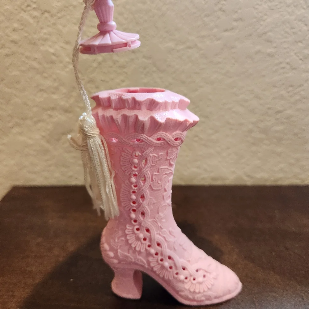 Avon Vintage Frilly Boot Pink Closet Pomander Pink Potpourri & Wax Chip